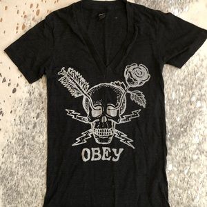 Obey v-neck tee